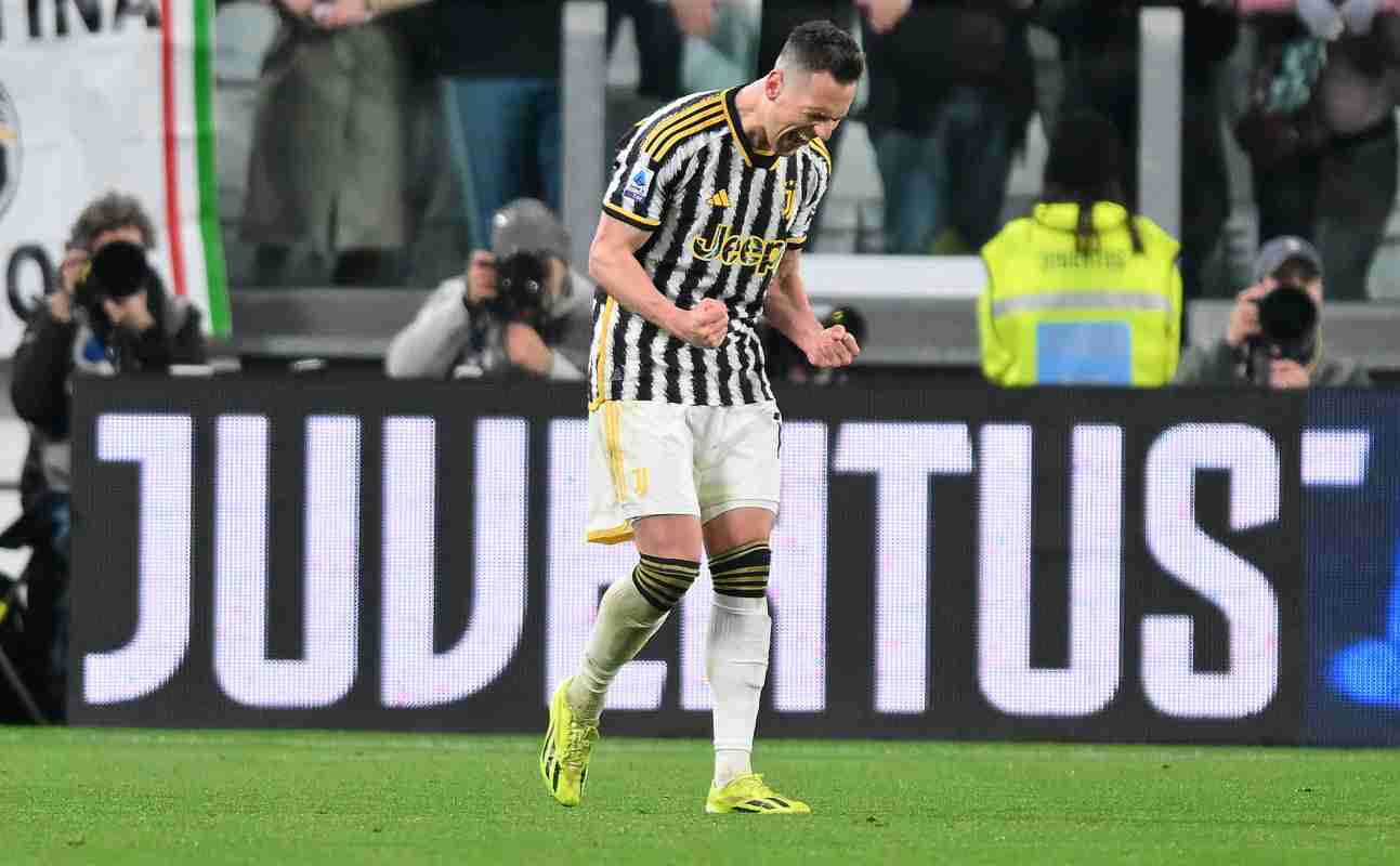 Il centravanti della Juve Milik che esulta dopo un gol