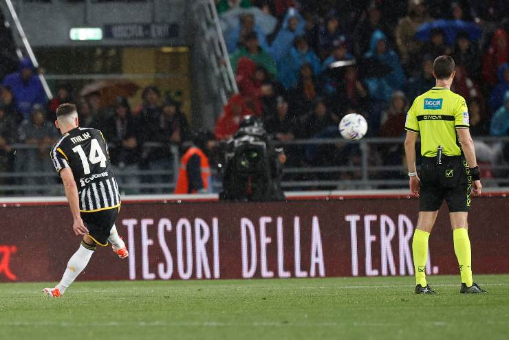 Milik mentre tenta la via della rete