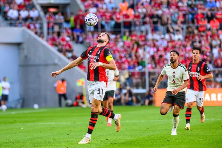 Pavlovic mentre controlla il pallone