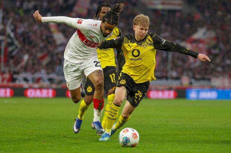DanIel Svensson in azione durante la gara in Bundesliga