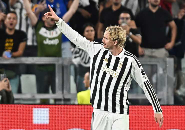 Woltemade che esulta dopo il gol al Nec