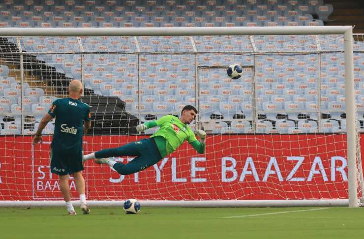 Il portiere del Brasile e del Coritiba Pedro Morisco durante un allenamento