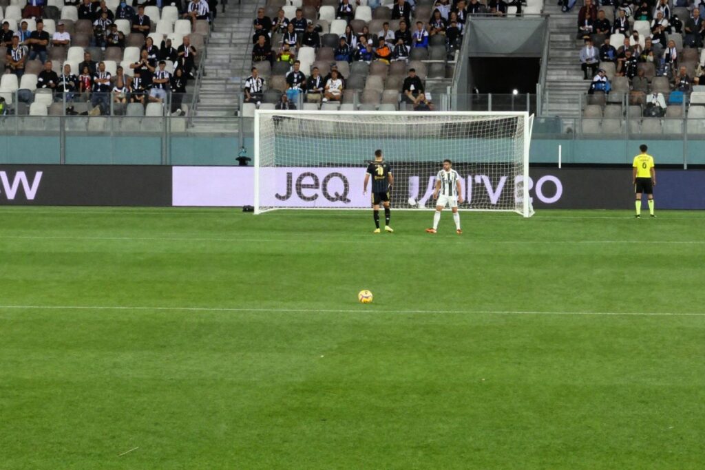 Controversia Arbitrale: Juventus-Rennes e il Gol Annullato