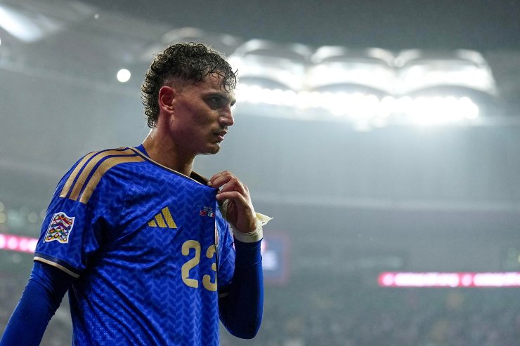 Sebastiano Esposito mentre esce dal campo dopo la bella prestazione in nazionale