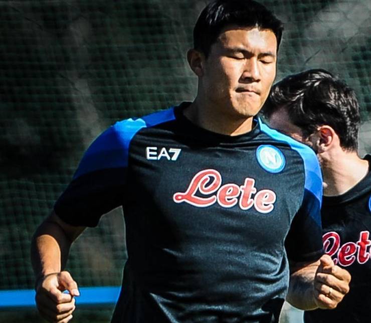 Il centrale del Bayern Monaco ex Napoli Kim Min Jae mentre si allena