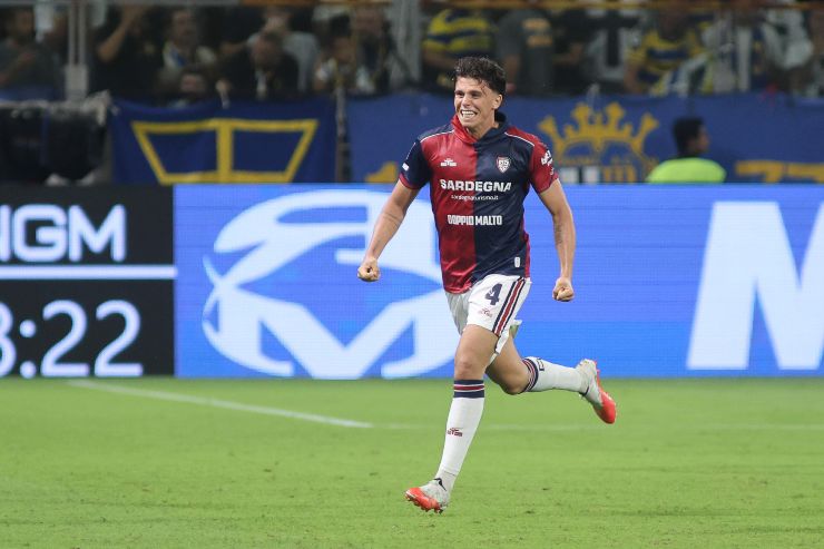 Romano mentre si invola verso l'area avversaria