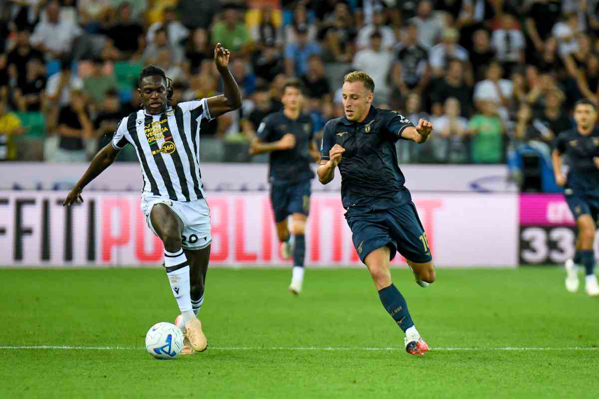 Solet dell'Udinese mentre cerca di superare Frattesi