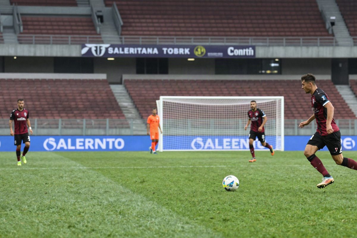 Tensione tra tifosi e Cosmi alla Salernitana